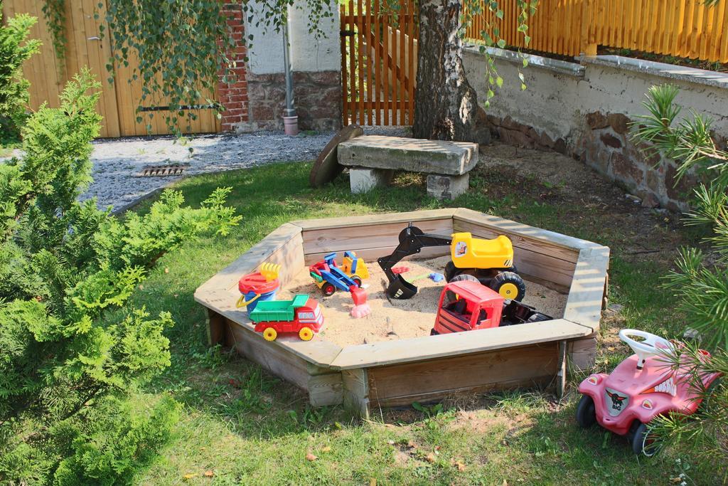 Meißen Ferienhof Graefe - 3-Seiten Hof Mit Grossem Garten, Pool & Sauna מראה חיצוני תמונה